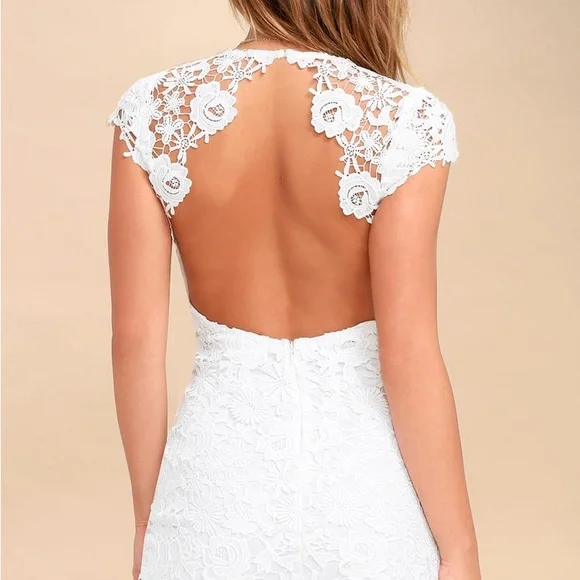 Elegant White Lace Dress - Picture 2 of 9